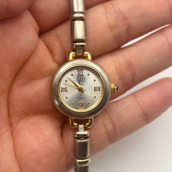 Gloria Vanderbilt Women’s Silver Fashion Quartz Watch 22mm Working - Picture 6 of 8